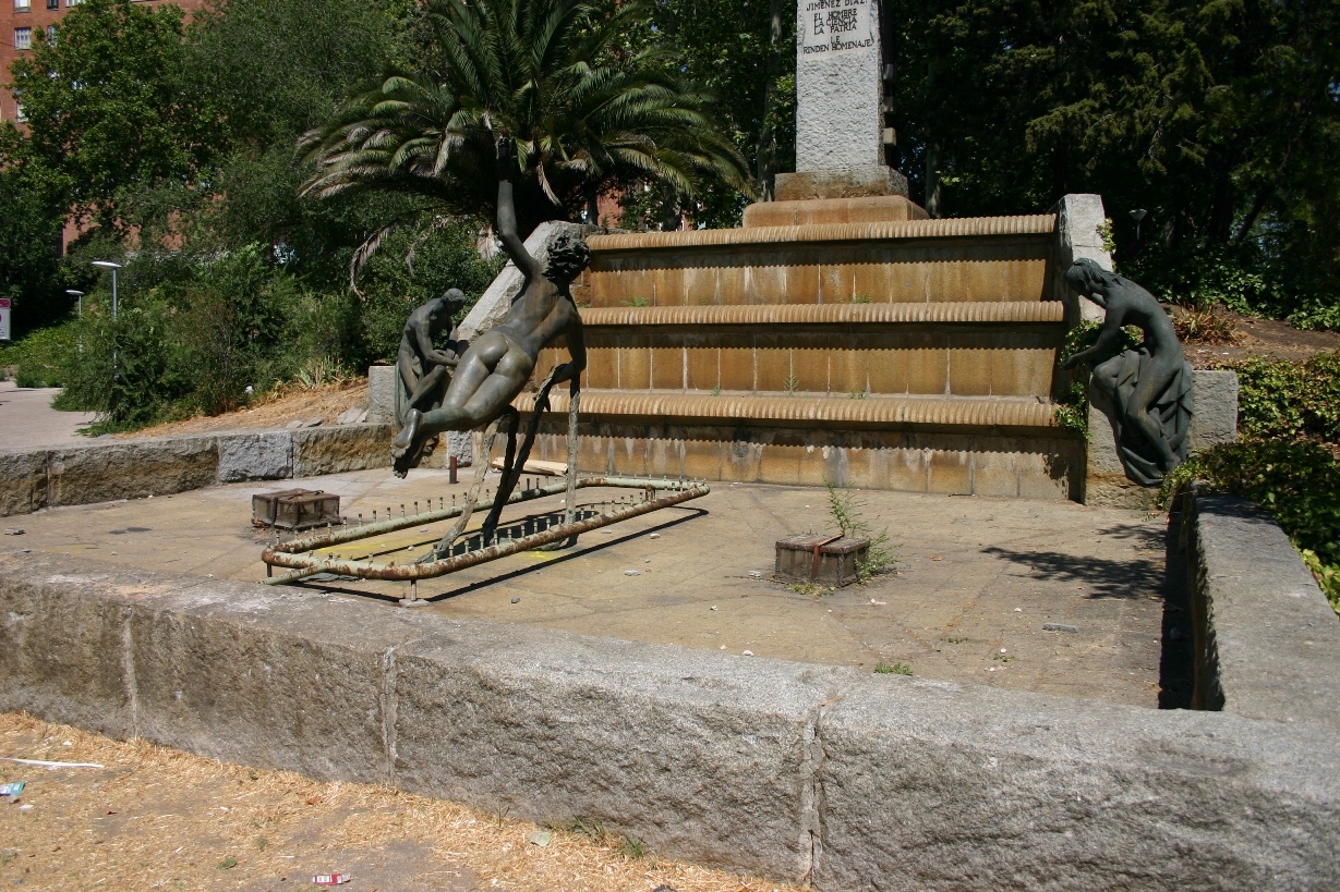 Carlos Jiménez Diaz monument, Madrid - 04.JPG